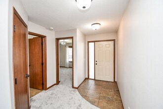 7610 S Peregrine Pl in Sioux Falls, SD - Building Photo - Building Photo