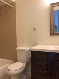 714 Memorial Mews St photo'