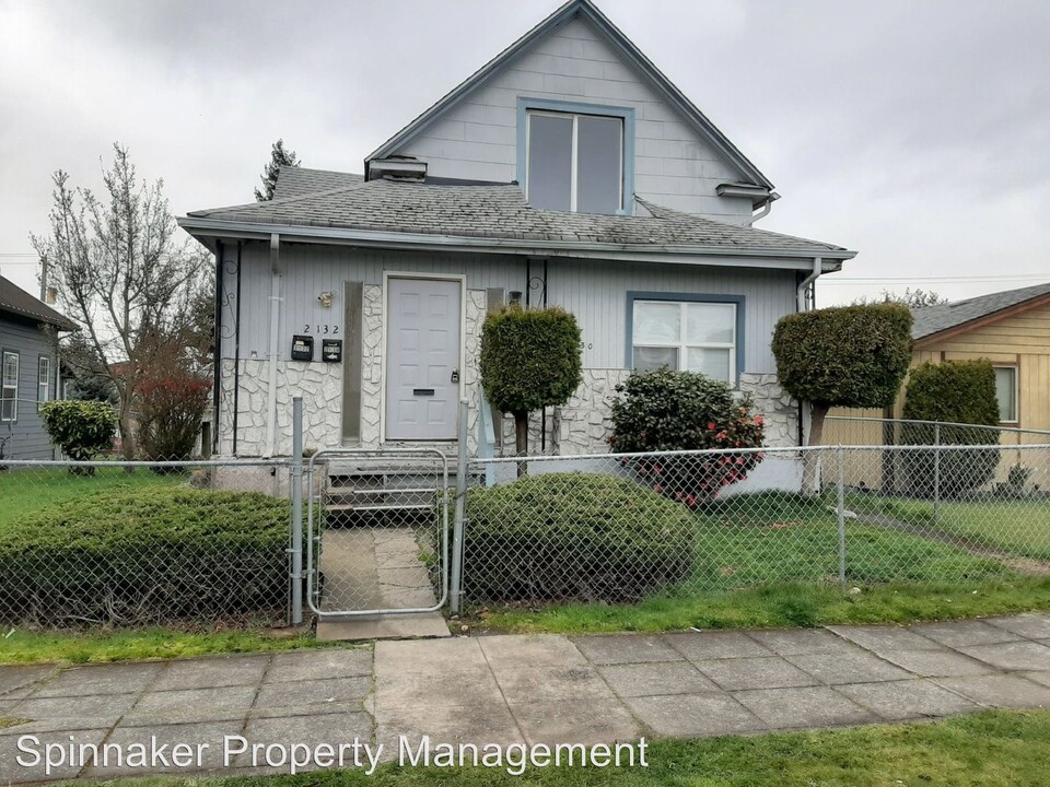 2130 S J St in Tacoma, WA - Foto de edificio