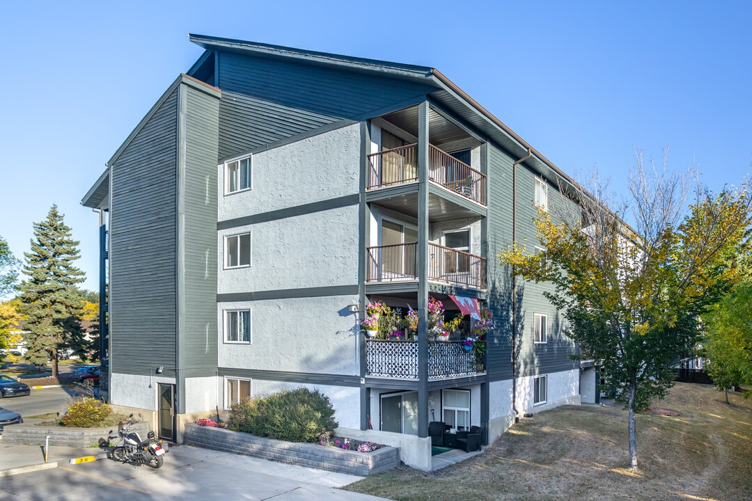 Cameron County in Edmonton, AB - Building Photo