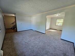 6648 Kennerdown St in Columbus, OH - Building Photo - Building Photo