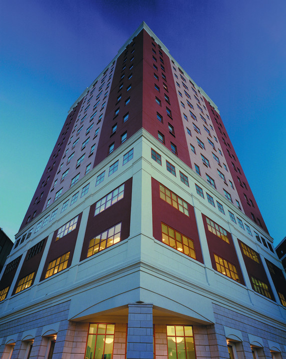 Skyline Tower in New Brunswick, NJ - Foto de edificio