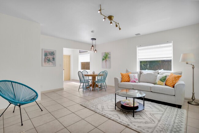 1840 SW 24th St in Fort Lauderdale, FL - Building Photo - Building Photo