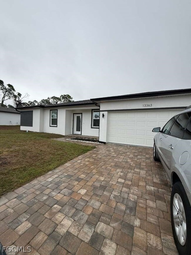 13363 Drysdale Ave in Port Charlotte, FL - Building Photo - Building Photo