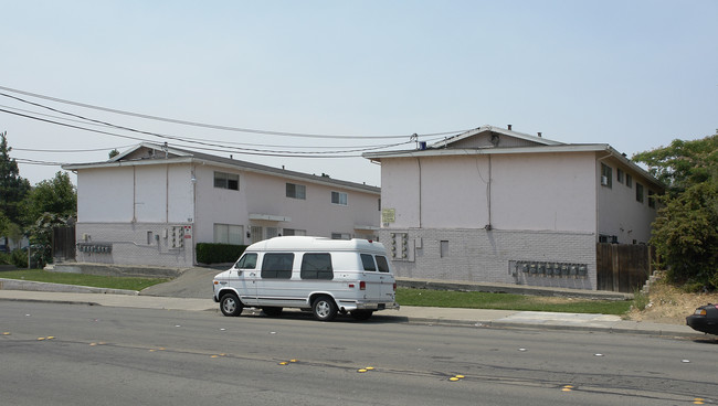 1402 Cavallo Rd in Antioch, CA - Foto de edificio - Building Photo