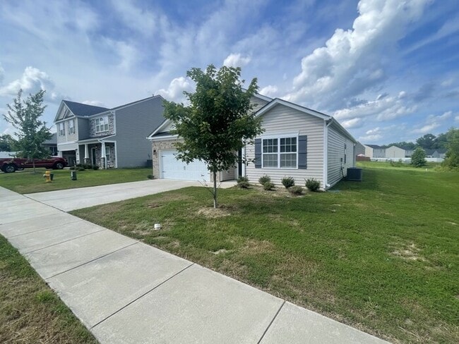 908 Sea Holly Dr in Zebulon, NC - Building Photo - Building Photo