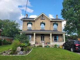 56 Mount Pleasant St in Brantford, ON - Building Photo
