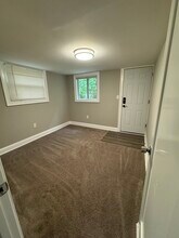 1253 Cresthaven Dr in Silver Spring, MD - Building Photo - Building Photo