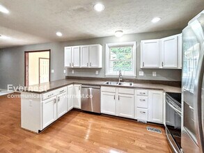 11108 Huntington Meadows Ln in Fredericksburg, VA - Building Photo - Building Photo