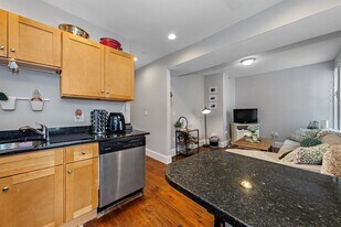16 Sewall St, Unit 3 in Boston, MA - Building Photo