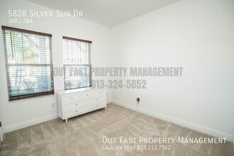 5828 Silver Sun Dr in Apollo Beach, FL - Building Photo - Building Photo