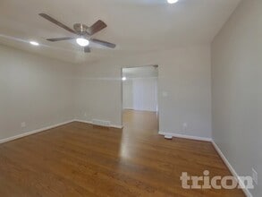 4832 Melrose Ln in Shawnee, KS - Building Photo - Building Photo