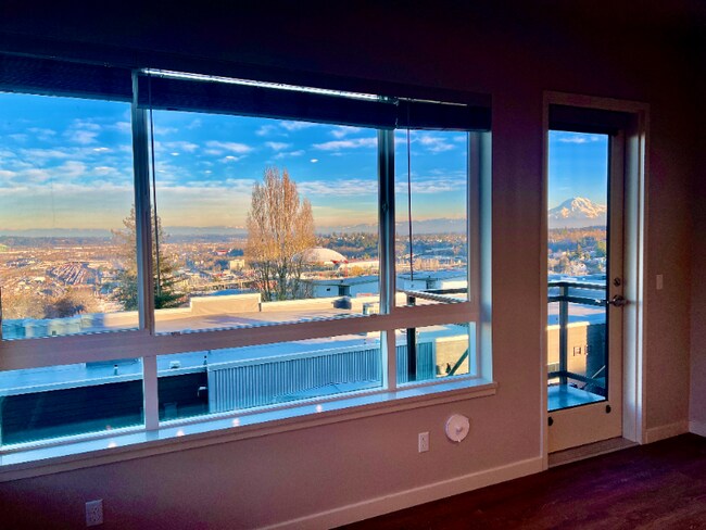 2330 Yakima Ct in Tacoma, WA - Building Photo - Building Photo