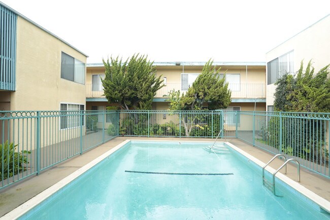 4737 Artesia Blvd in Lawndale, CA - Foto de edificio - Building Photo