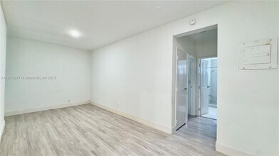 2025 Bay Dr in Miami Beach, FL - Building Photo - Building Photo