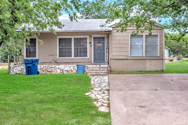 415 S Colorado St-Unit -Unit Front in Whitney, TX - Building Photo - Building Photo