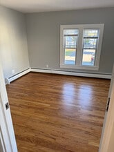 9 Nicholas Square in New Milford, CT - Building Photo - Building Photo
