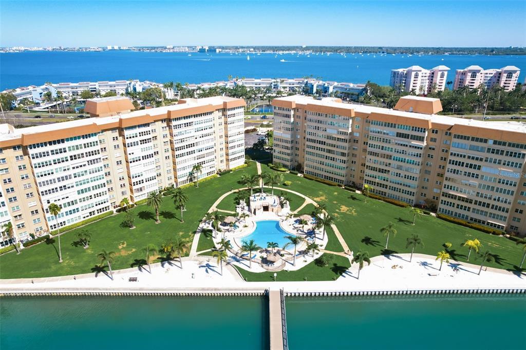 5108 Brittany Dr S in St. Petersburg, FL - Building Photo