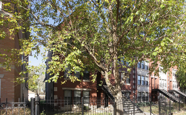 524 E Bowen Ave in Chicago, IL - Building Photo - Building Photo