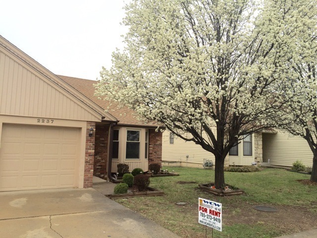 2237 SW Westport Pl in Topeka, KS - Building Photo