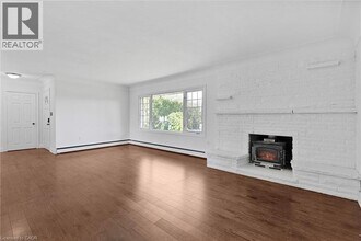 585 Fifth Rd E in Hamilton, ON - Building Photo - Building Photo