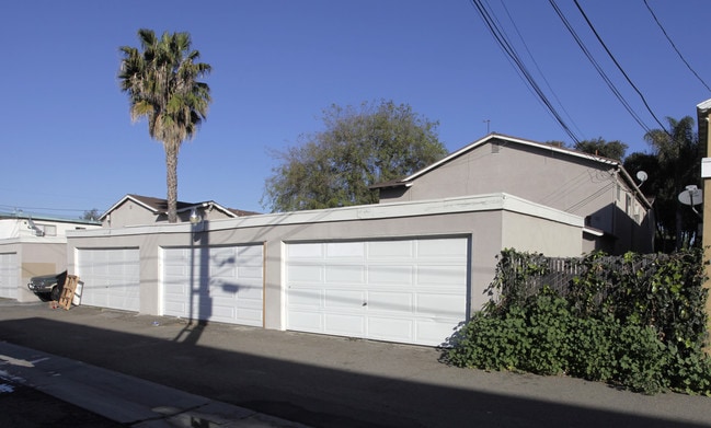 1112 W Porter Ave in Fullerton, CA - Building Photo - Building Photo