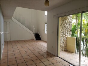 11 Edgewater Dr-Unit -3 in Coral Gables, FL - Building Photo - Building Photo