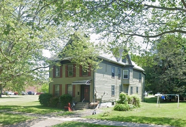 property at 132 E Chemung Pl