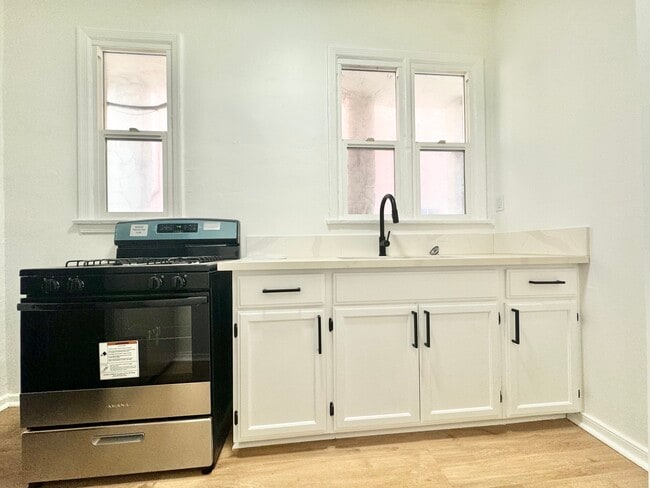 412 S Burlington Ave in Los Angeles, CA - Building Photo - Building Photo