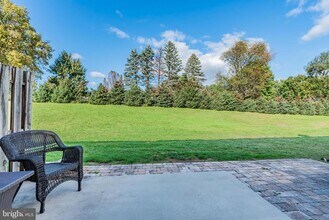 836 Spring Rock Ct in Mechanicsburg, PA - Foto de edificio - Building Photo