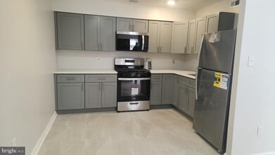 7028 Lark Pl in Philadelphia, PA - Building Photo - Building Photo