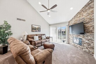 7340 N Vía Camello Del Norte, Unit 234 in Scottsdale, AZ - Building Photo - Building Photo