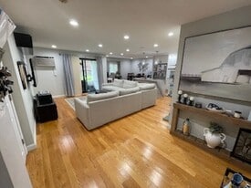 120 Fellsview Ter, Unit 123 in Stoneham, MA - Building Photo