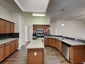 6024 Silkcrest Trail in Arlington, TX - Foto de edificio - Building Photo