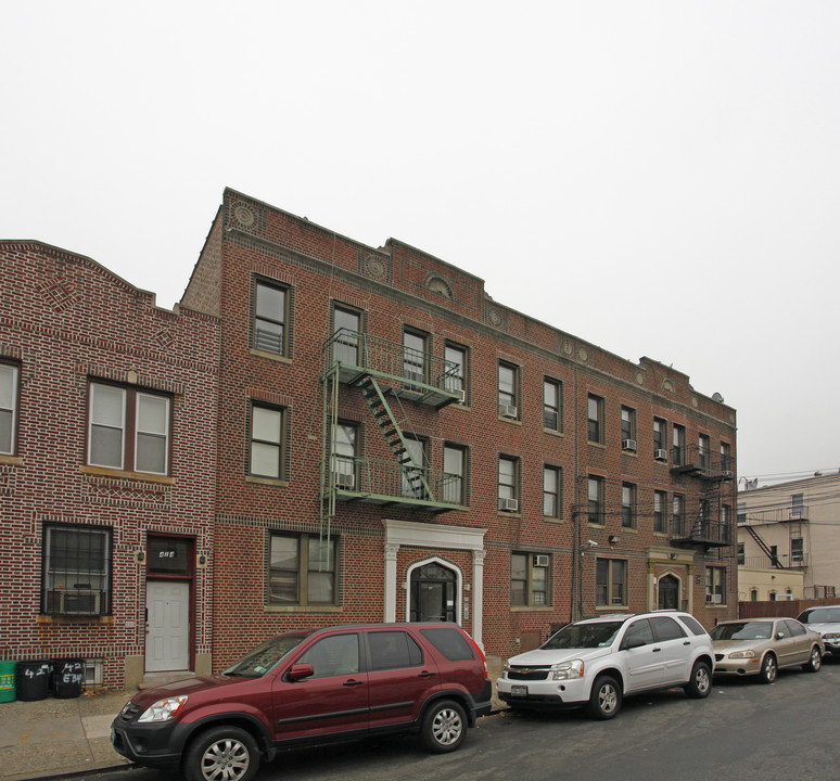 422 E 34th St in Brooklyn, NY - Building Photo