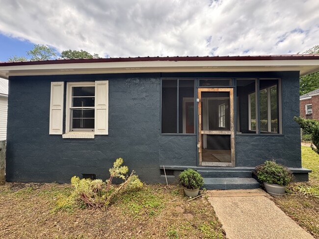 property at 1376 W Hancock Ave
