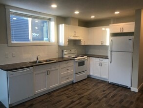 1640 A-16487 87 Ave in Dawson Creek, BC - Building Photo - Building Photo