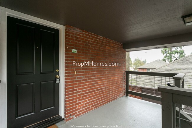 568 S State St in Lake Oswego, OR - Building Photo - Building Photo