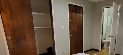 1803 N 200th St in Shoreline, WA - Foto de edificio - Building Photo