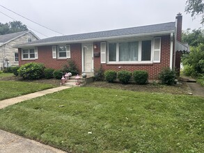 337 W Green St, Unit House in Mechanicsburg, PA - Foto de edificio - Building Photo