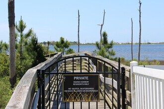 930 Lajolla Ln in Mary Esther, FL - Building Photo - Building Photo