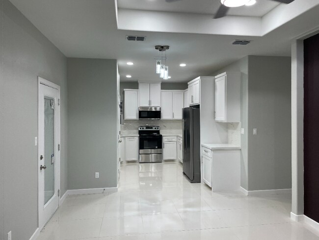 2511 N Vineyard Ave in Edinburg, TX - Building Photo - Building Photo