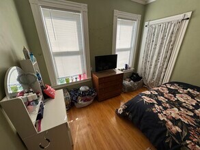 176 Elm St, Unit 2 in North Cambridge, MA - Building Photo - Building Photo