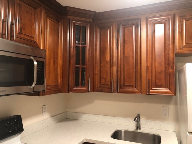 3919 Adcock Ln, Unit B in Palm Springs, FL - Foto de edificio - Building Photo