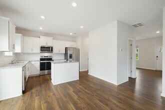 206 Marathon Ln in Candler, NC - Building Photo - Building Photo