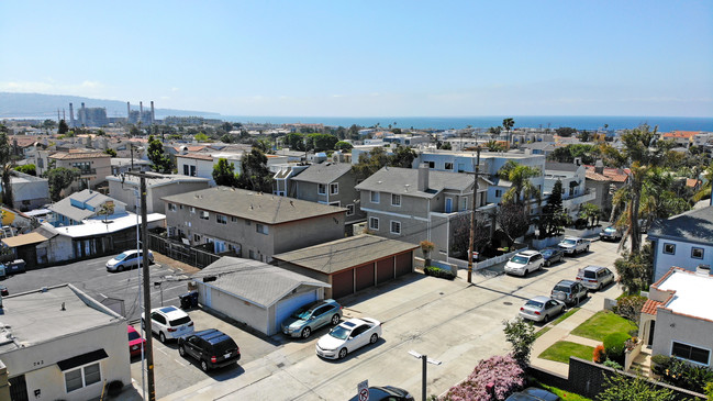 732 9th St in Hermosa Beach, CA - Building Photo - Building Photo