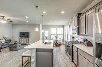 221 Oldcastle Wy in Fort Worth, TX - Building Photo - Building Photo