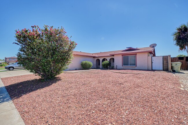 5215 W Garden Dr in Glendale, AZ - Building Photo - Building Photo