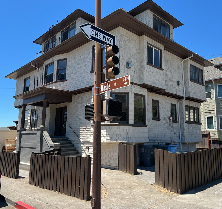 2418 Dana St in Berkeley, CA - Foto de edificio