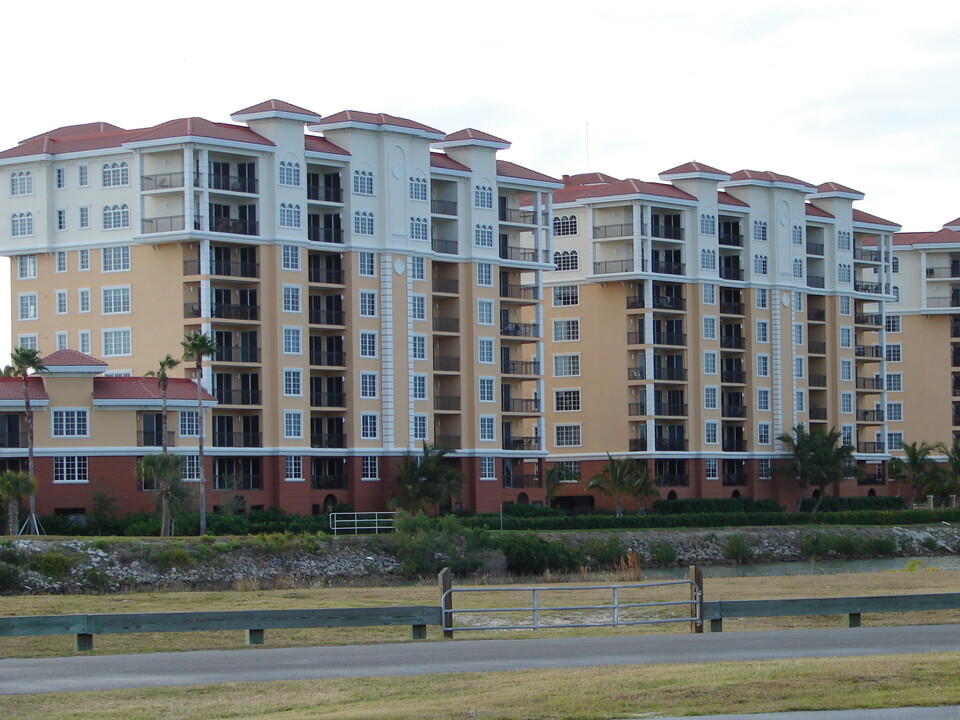 The Waterfront on Venice Island in Venice, FL - Building Photo